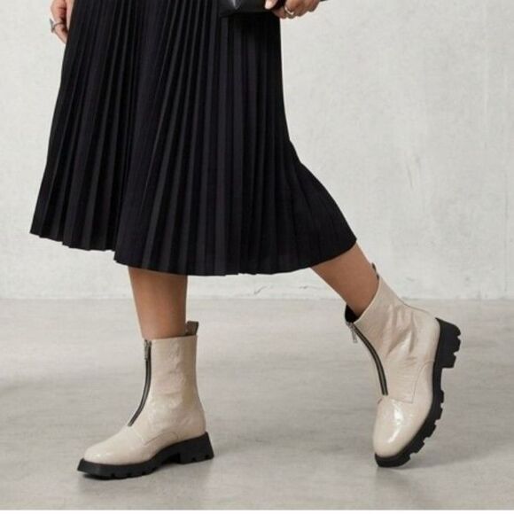 Katy Perry Collections Shoes - Katy Perry Collections 9.5 Women's The Daarling Combat Boot Cream Leather Moto